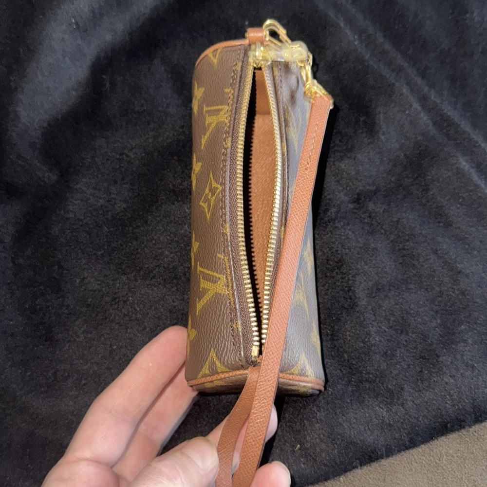 Women’s or Men's Lou’s Vuitton Mini Papillion pochette w Monogram print. 10/10. - Picture 16 of 17